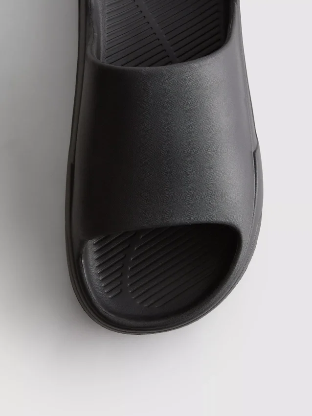 Chunky sole slider
