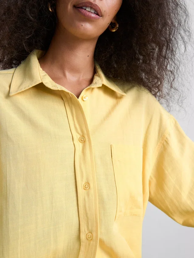 Classic cotton-blend button-down shirt