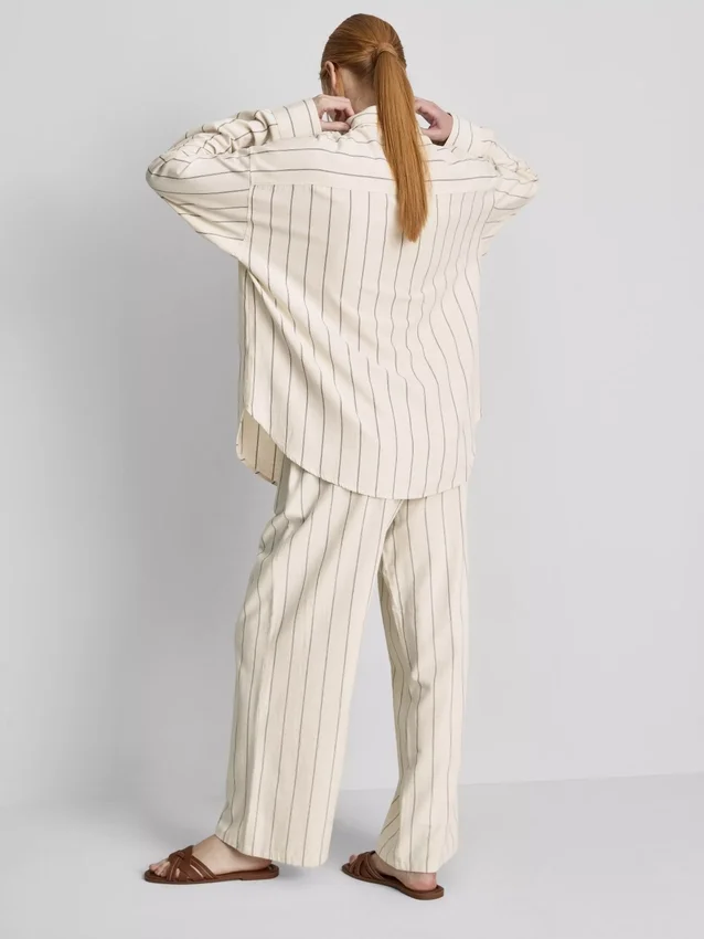 Classic cotton-blend button-down shirt