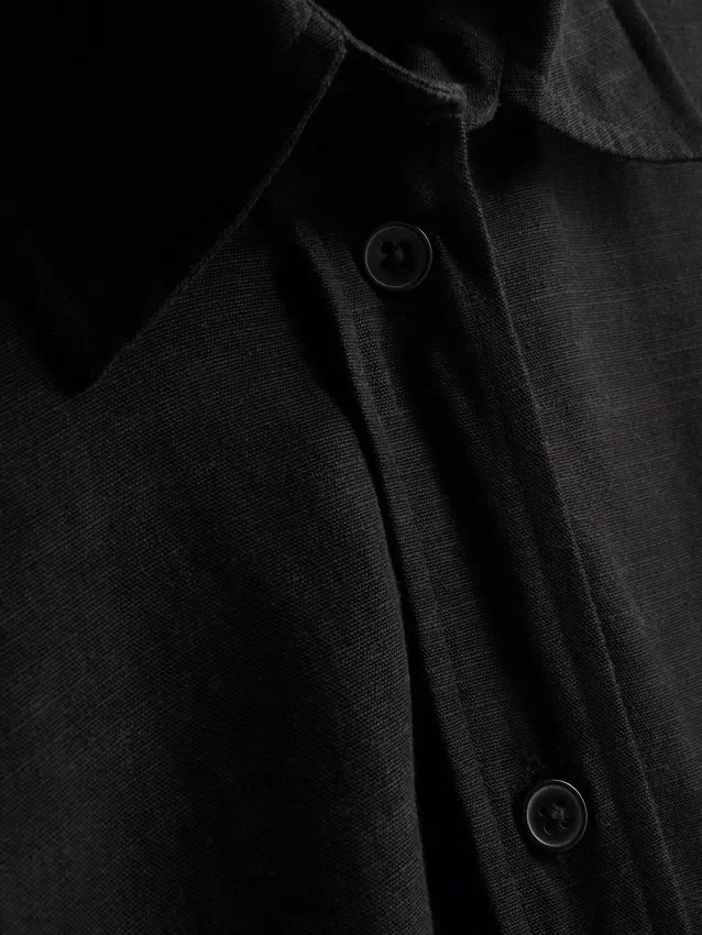 Classic cotton-blend button-down shirt