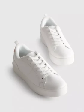 Classic low-top sneakers