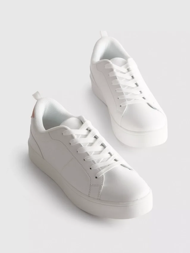 Classic low-top sneakers