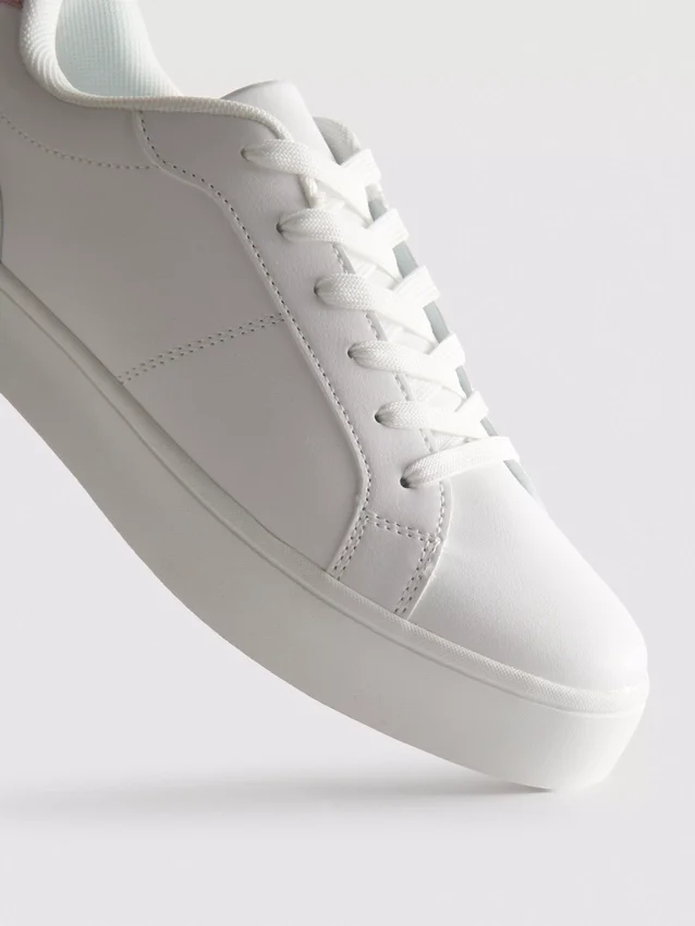 Classic low-top sneakers