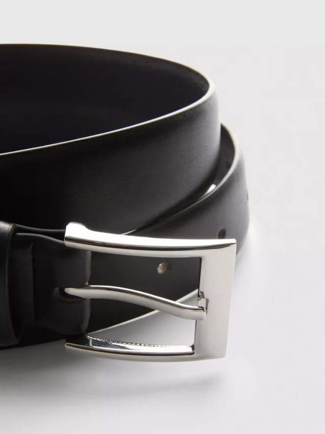 Classic-style faux leather belt
