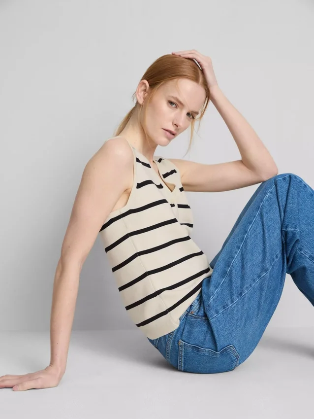 Compact knit waistcoat