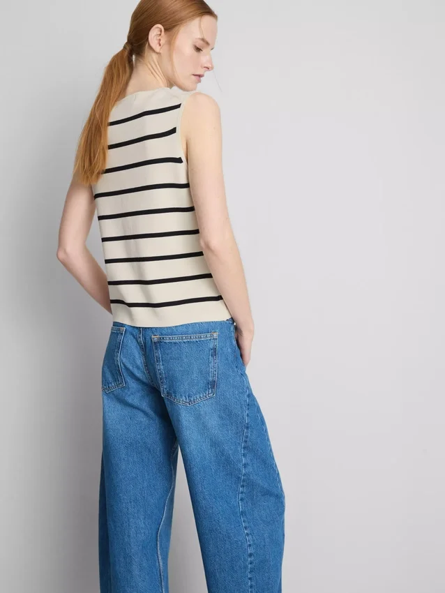 Compact knit waistcoat