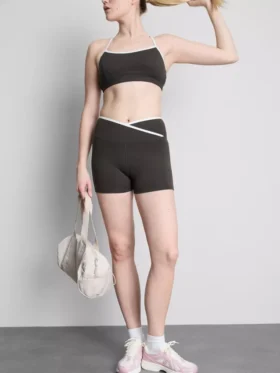 Contrast crossover active shorts