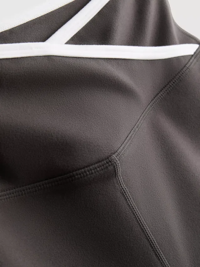 Contrast crossover active shorts