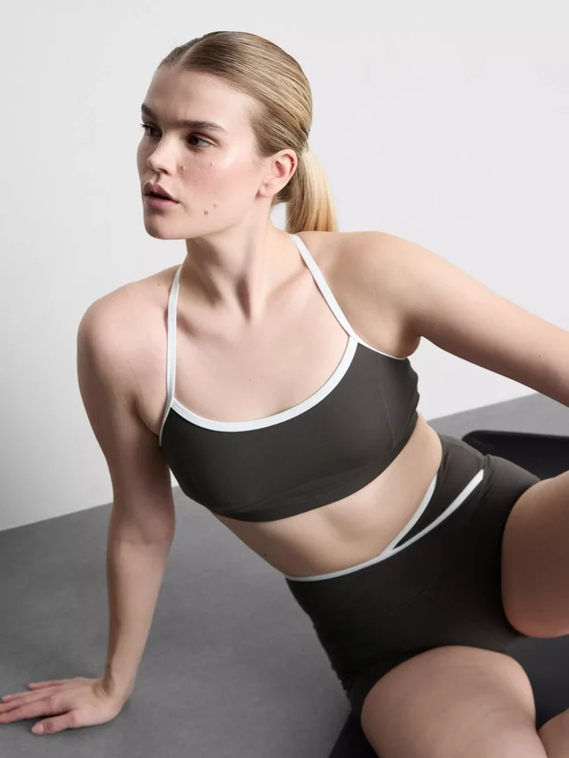 Contrast trim cross-back active crop top