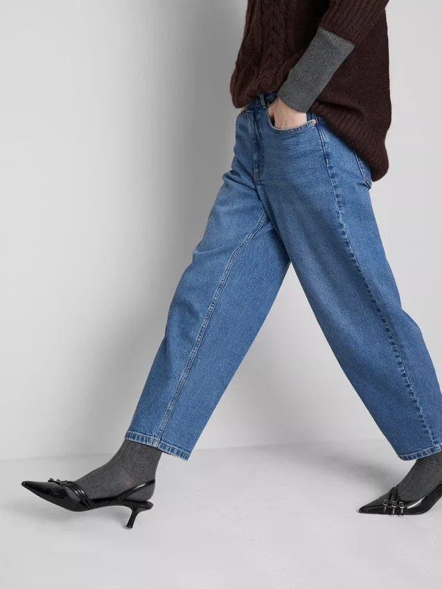 Cotton denim high waisted tapered jeans