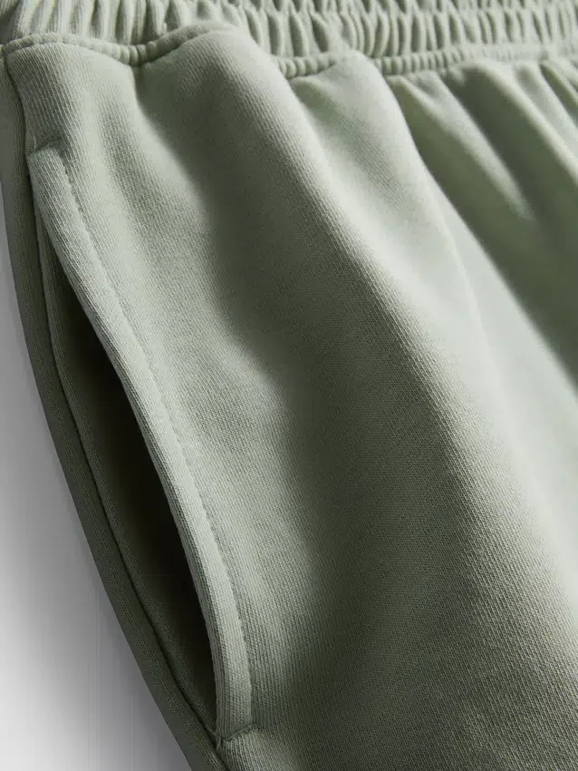 Cotton-rich relaxed airport shorts