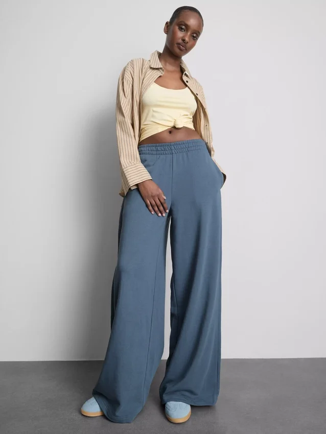 Cotton-rich wide-leg pleated joggers
