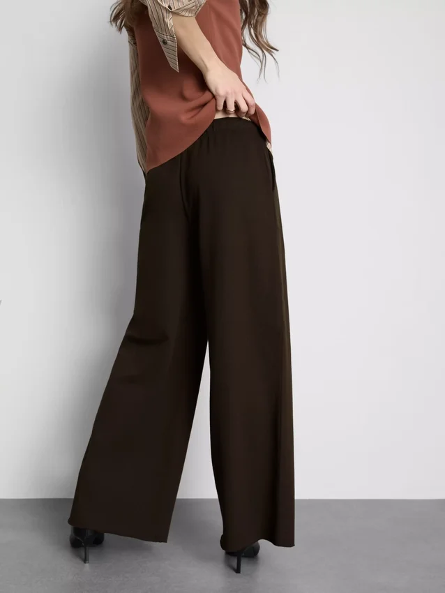 Cozy wide-leg cotton-blend joggers
