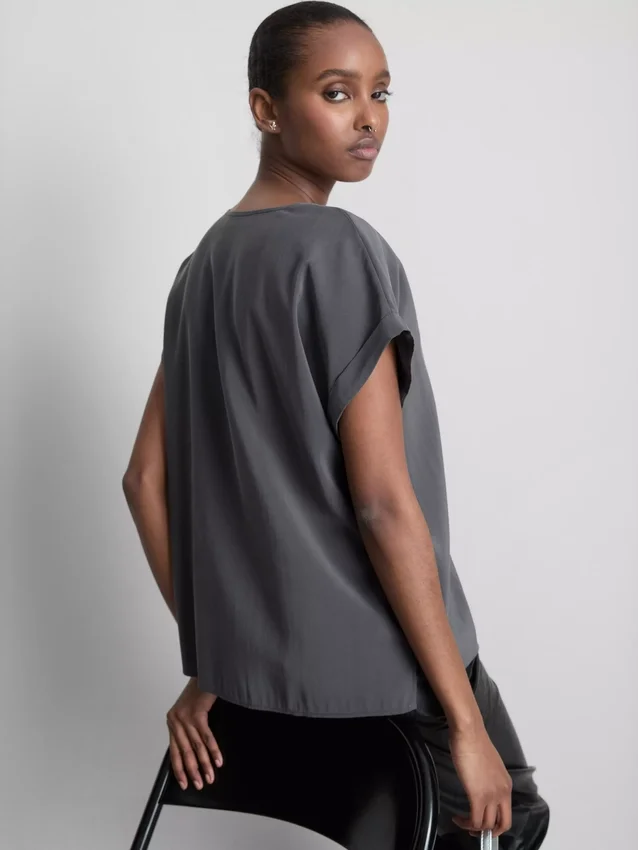 Crew neck roll sleeve tee