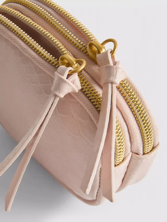 Croc-effect coin purse