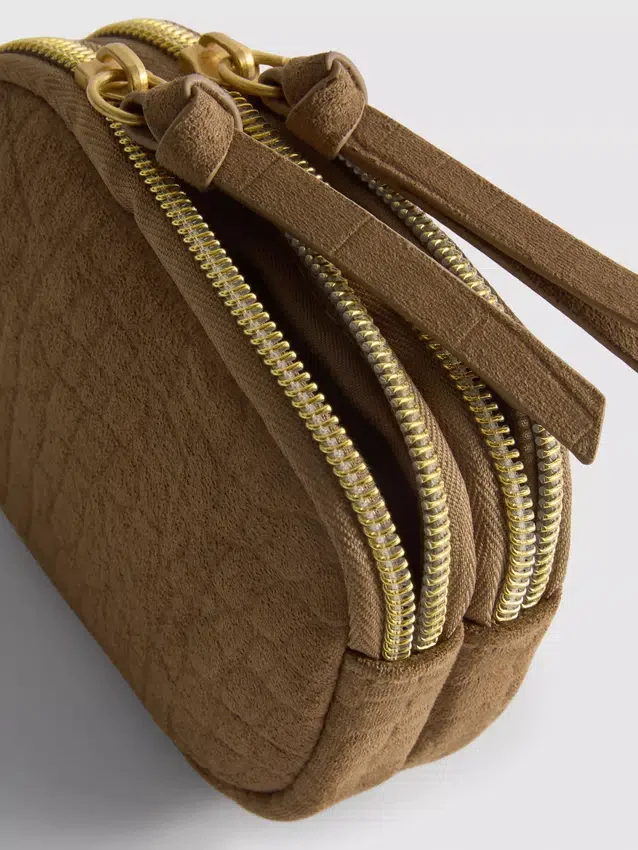 Croc-effect coin purse