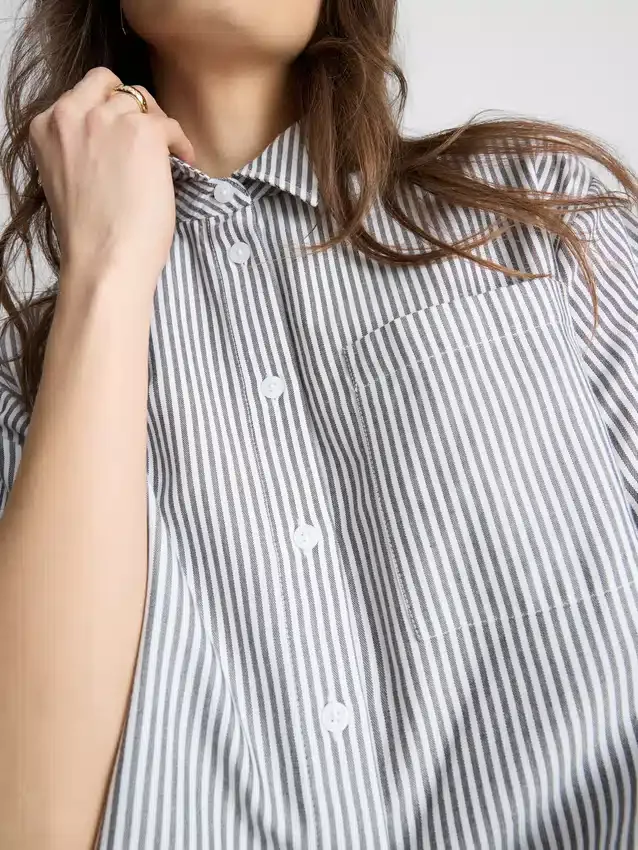 Cropped boxy short-sleeve oxford shirt