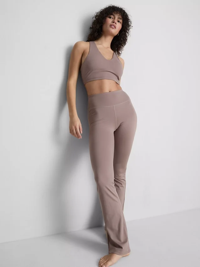 Cropped v-neck active top