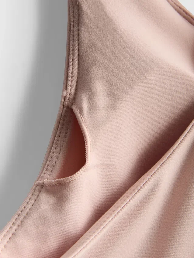 Cropped v-neck active top
