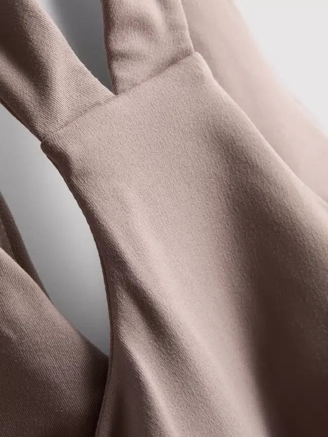 Cropped v-neck active top