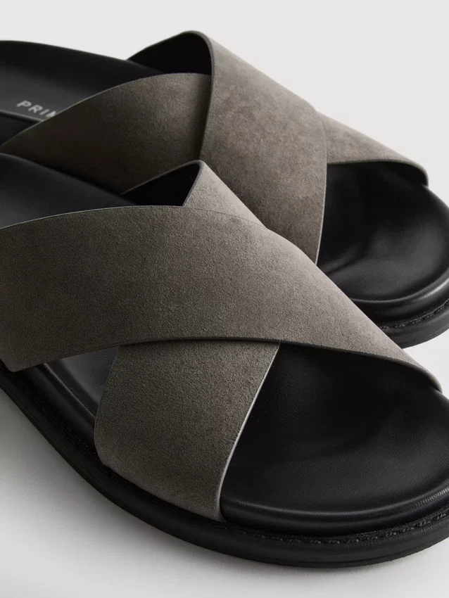 Cross strap pool slides