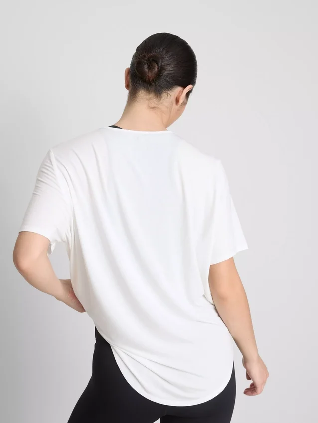 Curved hem active tee