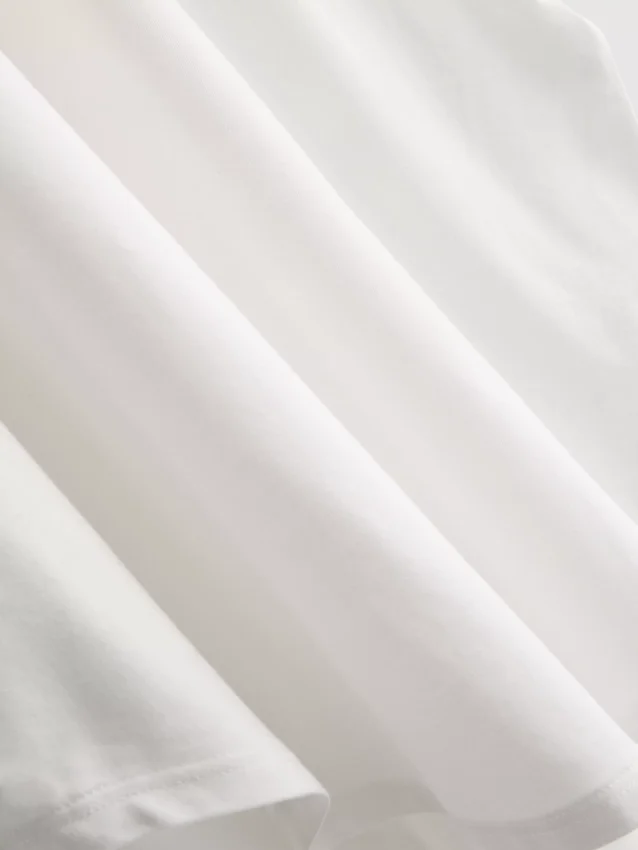Curved hem active tee