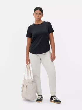 Curved hem performance tee