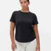 Curved hem performance tee