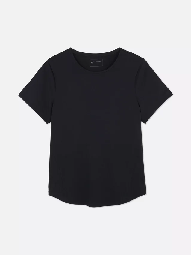 Curved hem performance tee