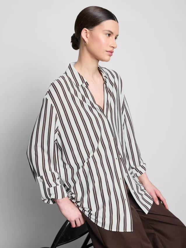 Curved-hem relaxed button-down shirt