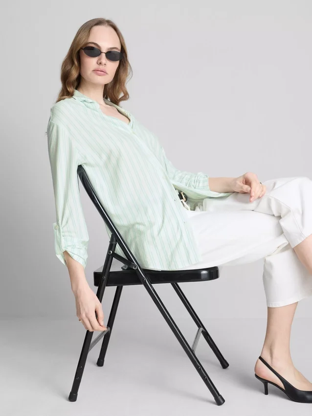 Curved-hem relaxed button-down shirt