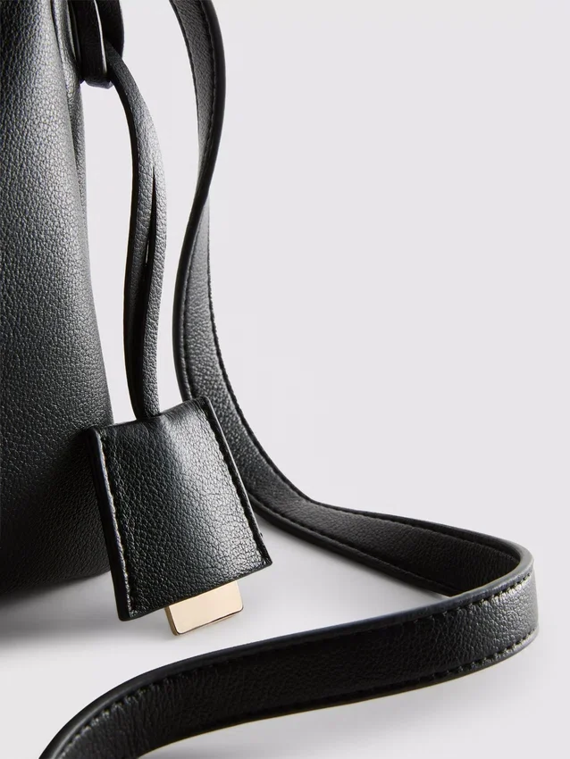 Double gusset crossbody bag