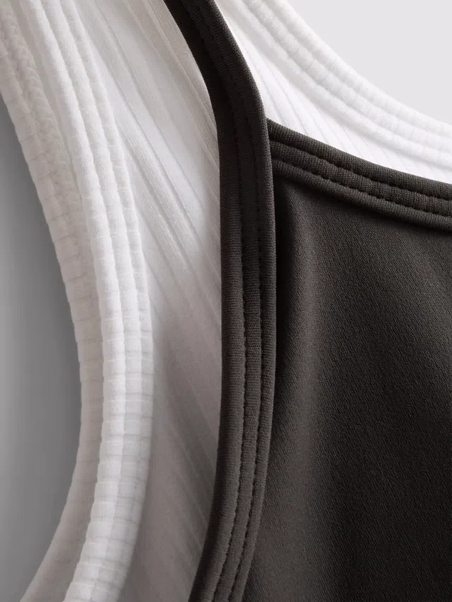 Double-layered active crop top