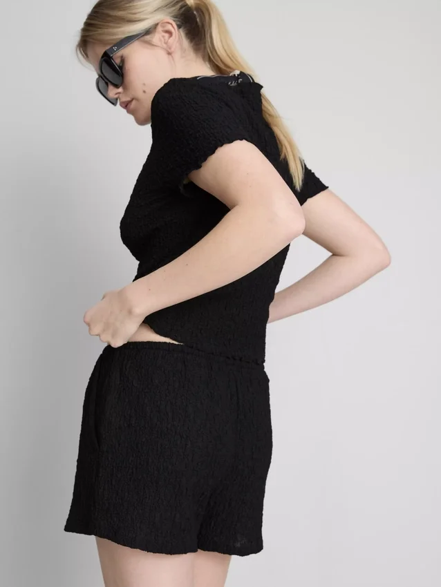 Drawstring crinkle shorts