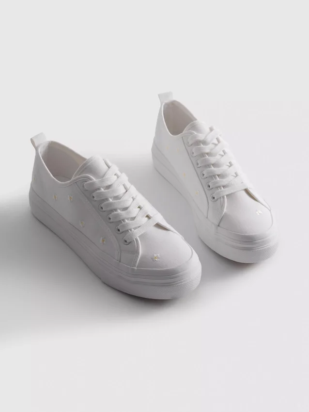 Embroidered daisy sneakers