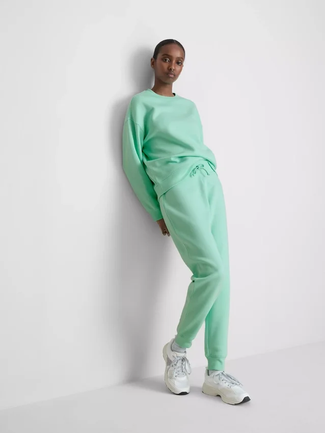 Essential active sweatshirt