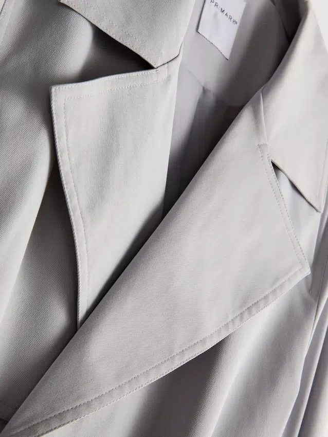 Essential belted trench