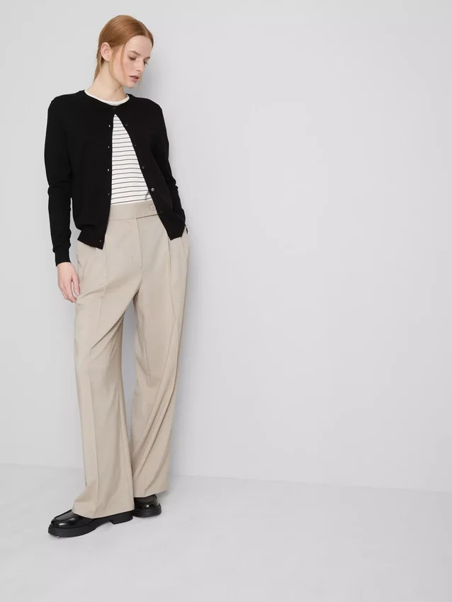 Essential crewneck cardigan