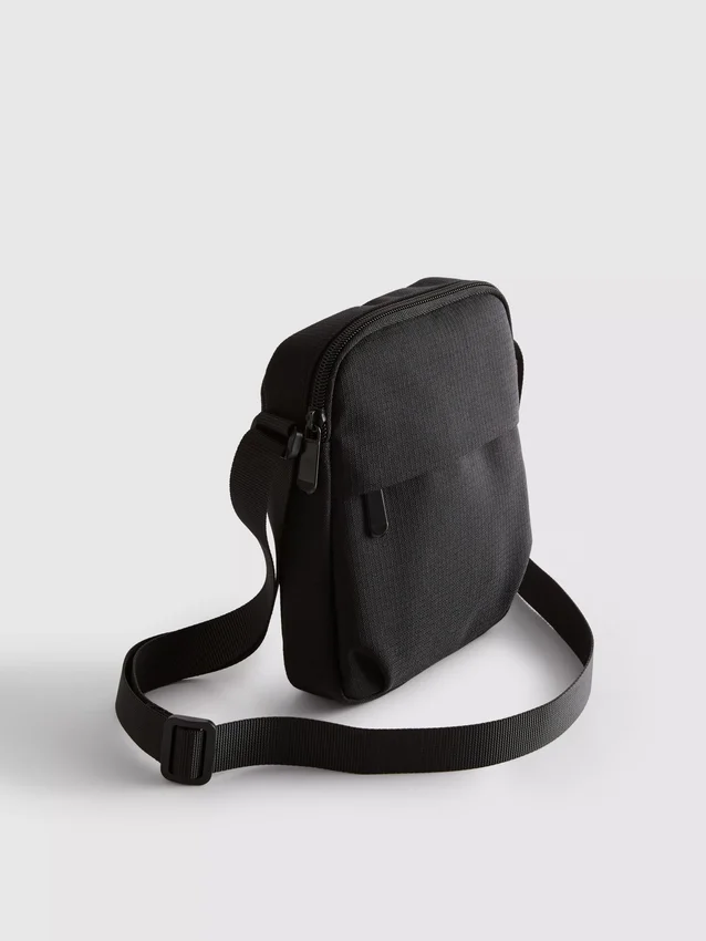 Essential crossbody purse