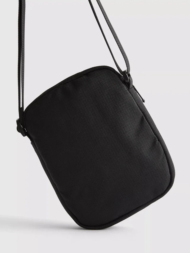Essential crossbody purse