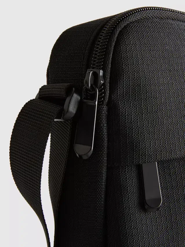 Essential crossbody purse