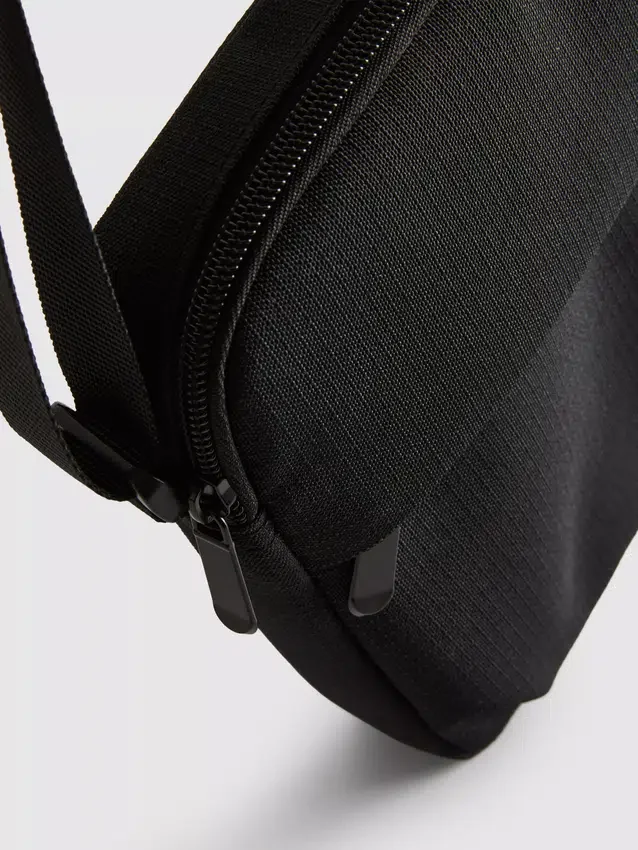 Essential crossbody purse