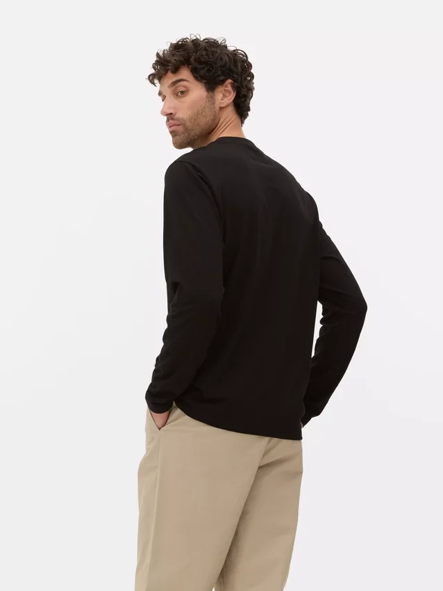 Essential long sleeve t-shirt