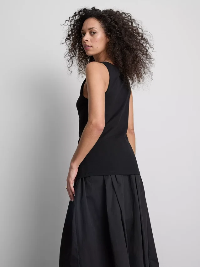 Essential stretch tank