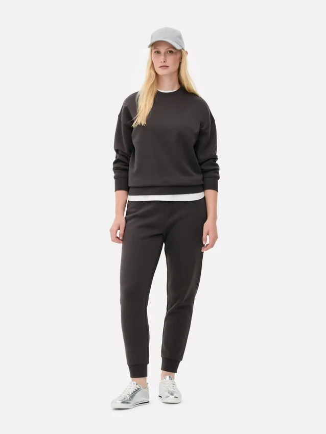 Essential sweatshirt