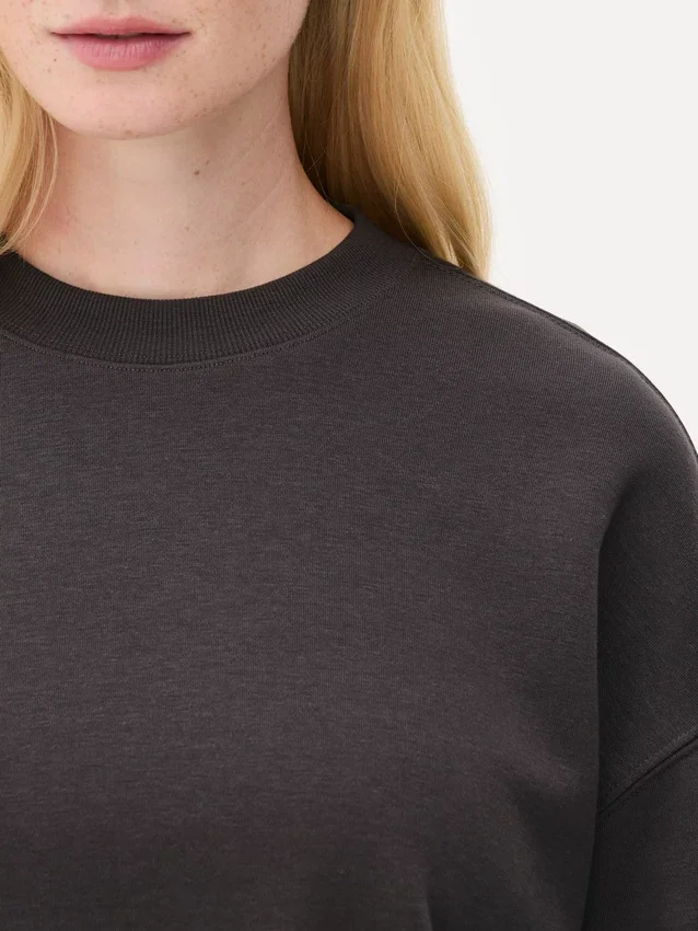 Essential sweatshirt