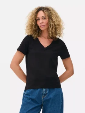 Essential v-neck t-shirt