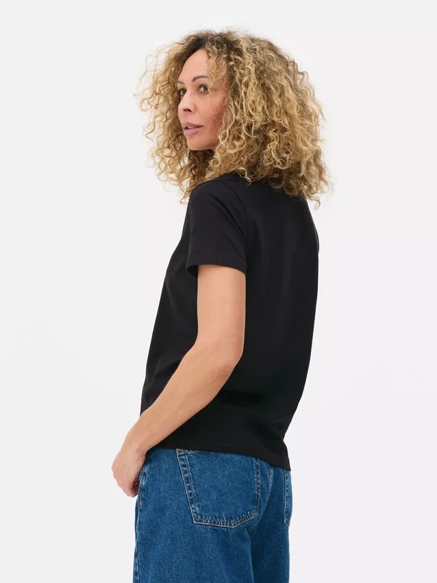 Essential v-neck t-shirt