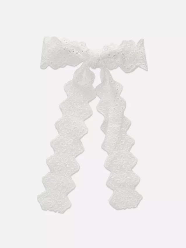 Eyelet bow hair clip